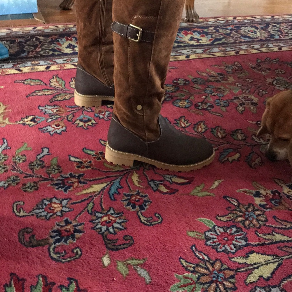 BROWN BOOTS